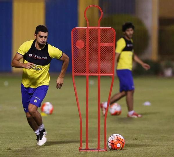 الهلال يحقق أمنية طفل مصاب بالسرطان ( صورة )