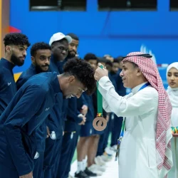 في ليلة افتتاح موسم الرياض 2024.. تركي آل الشيخ يتوج أرتور بيتربيف بلقب بطل العالم في الوزن الخفيف الثقيل بلا منازع