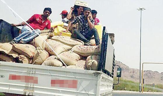 بالفيديو.. نجاة طفل من سيارة اقتحمت سوبر ماركت بحائل