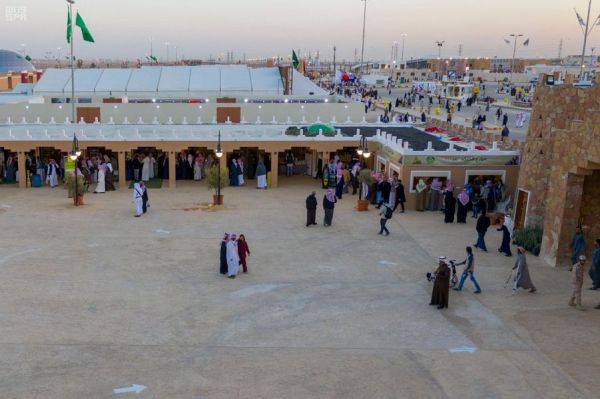 المساحة الجيولوجية بالجنادرية تتيح للزوار فحص المجوهرات مجاناً